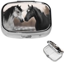 Pille Case mit Spiegel Retro 2 Compartment Pille Box Schwarz und Weiß Pferde Kleine Pille Organizer für Geldbörse oder Tasche Dekorative Metall Medizin Vitamin Organizer Einzigartige Geschenke